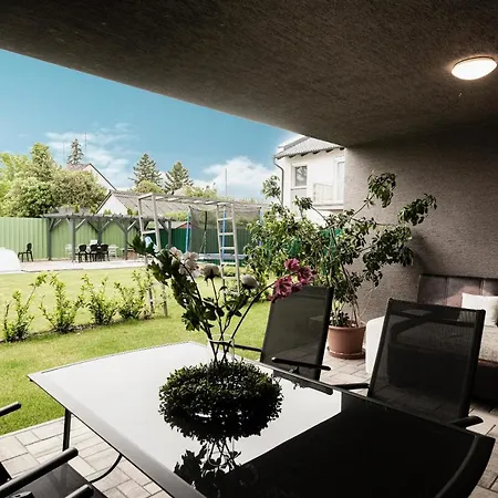 Apartamento Modern apartman kerttel és medencével