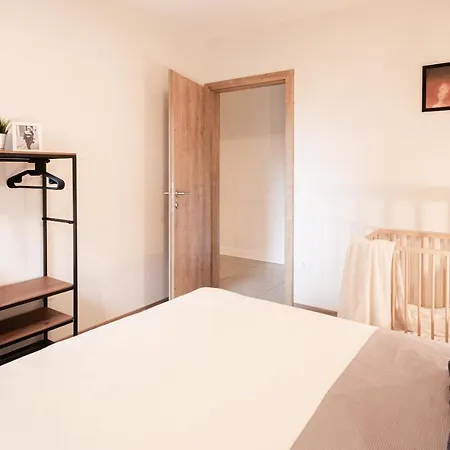 Apartamento Modern apartman kerttel és medencével
