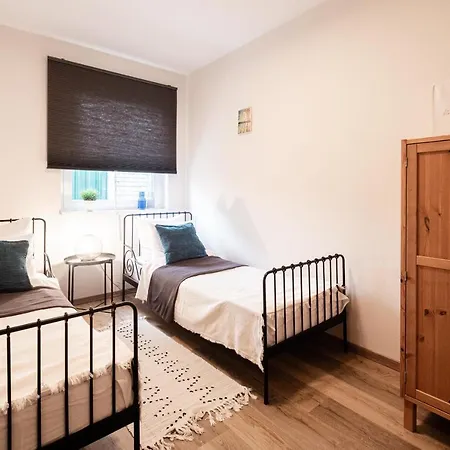 Modern apartman kerttel és medencével Apartamento Siófok
