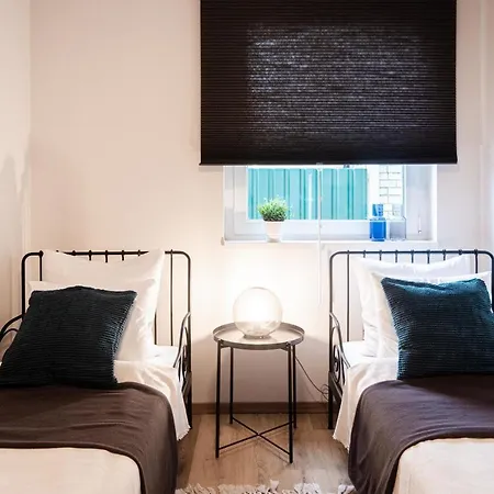 Apartamento Modern apartman kerttel és medencével *