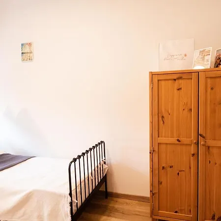 Modern apartman kerttel és medencével Apartamento *